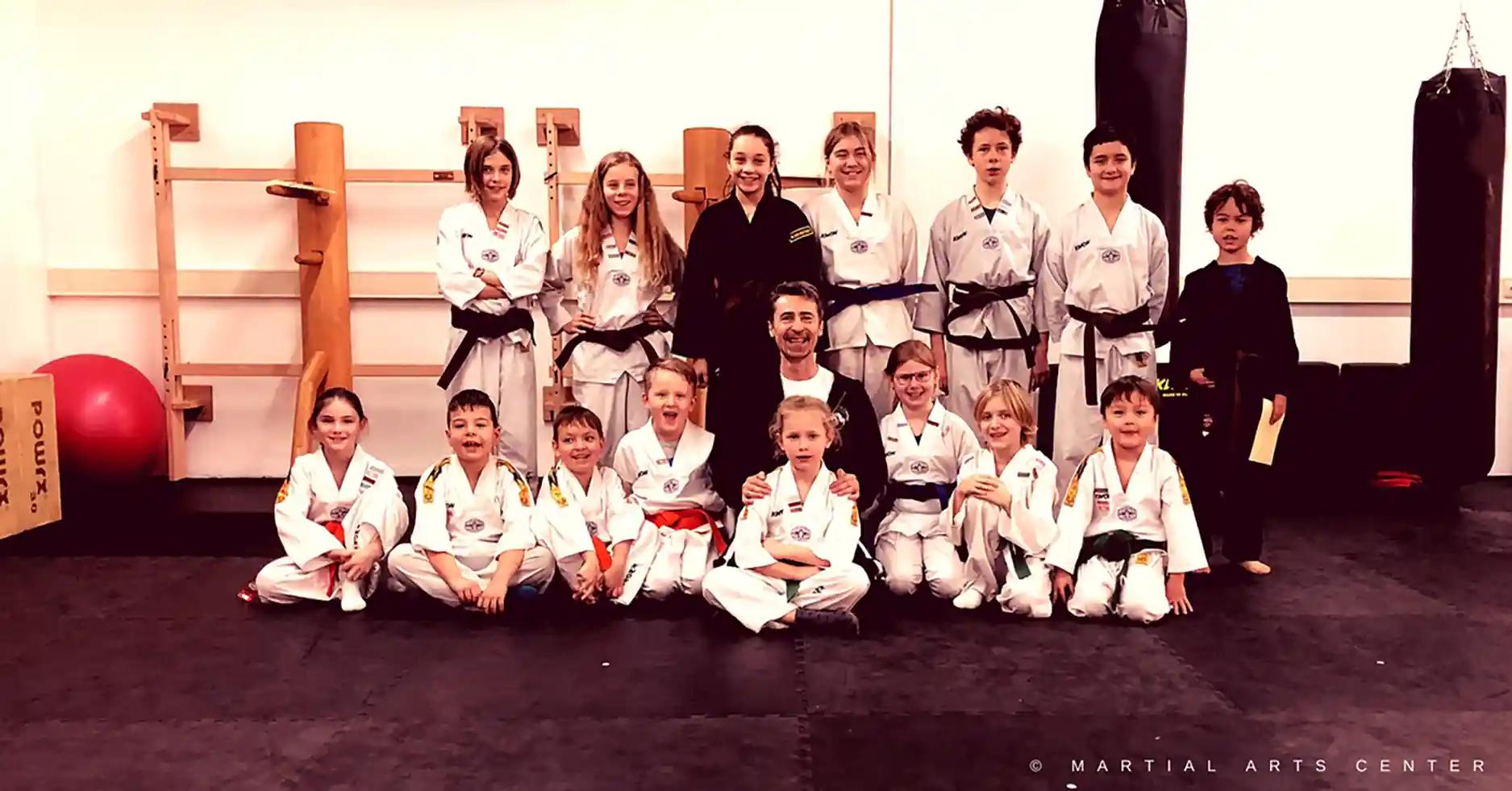 Alle Altersgruppen beim Kampfsport für Kinder in München mit Großmeister Dusan Drazic