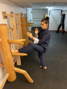 Wing Chun Holzpuppe Training für Frauen im Martial Arts Center München
