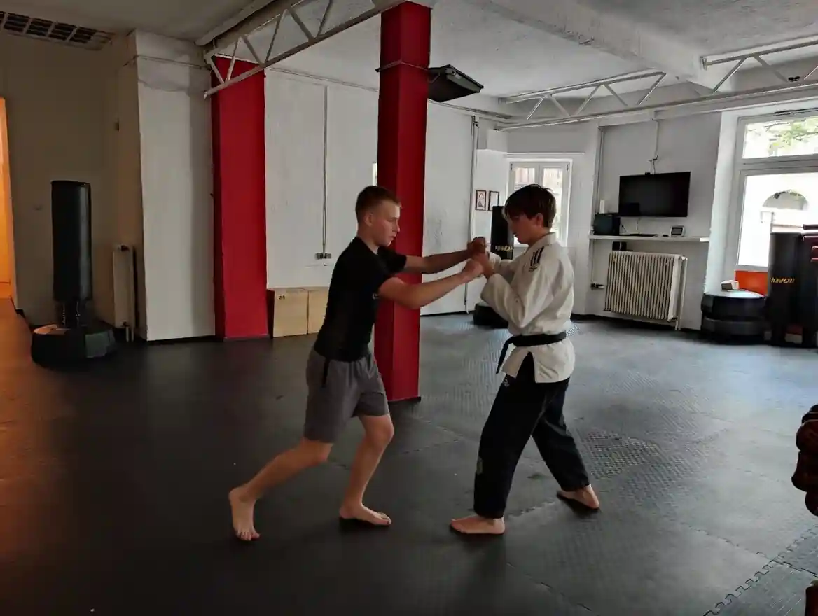 Kampfkunst Jugendliche München - Partnertraining im Dojo