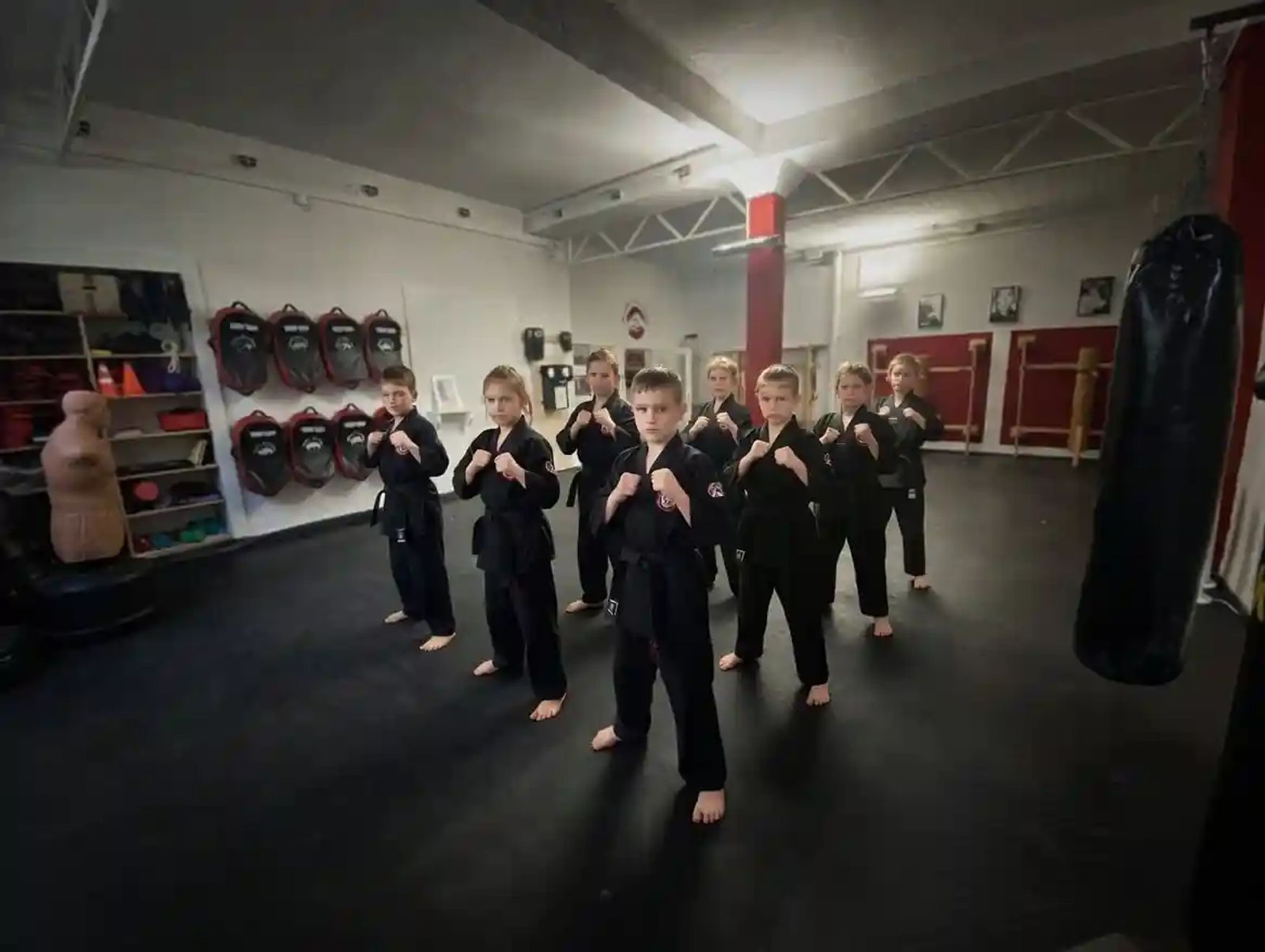Selbstbewusstsein Kinder München: selbstbewusste Kindergruppe im Martial Arts Center Haidhausen